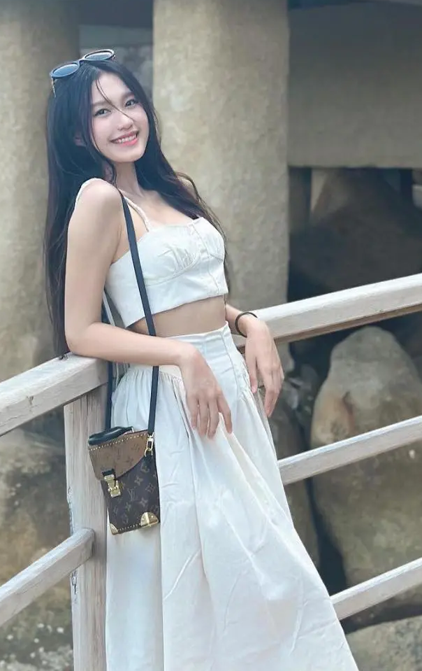 Đoàn Văn Hậu lên phường đăng ký kết hôn với Doãn Hải My, dàn cầu thủ thi nhau chúc mừng - Hình 10