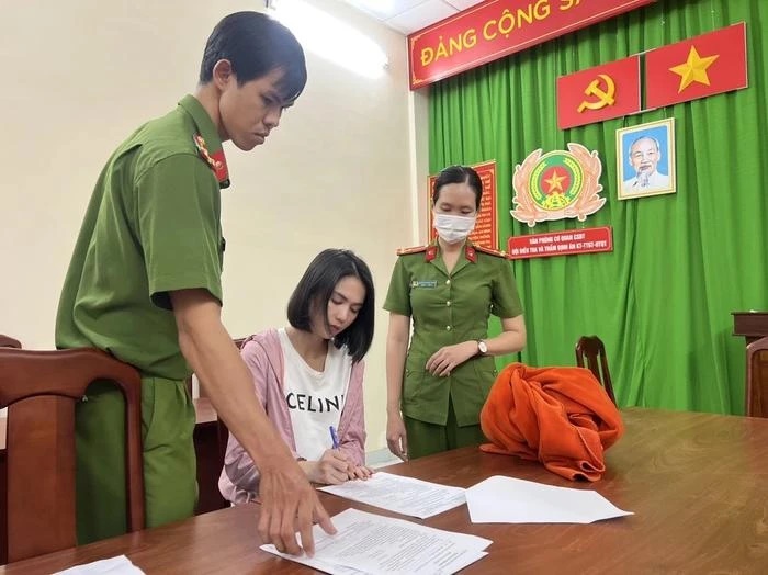 Ngọc Trinh than thở trả giá hơi đắt vì lái môtô, thừa nhận không sớm thì muộn cũng gặp chuyện - Hình 3