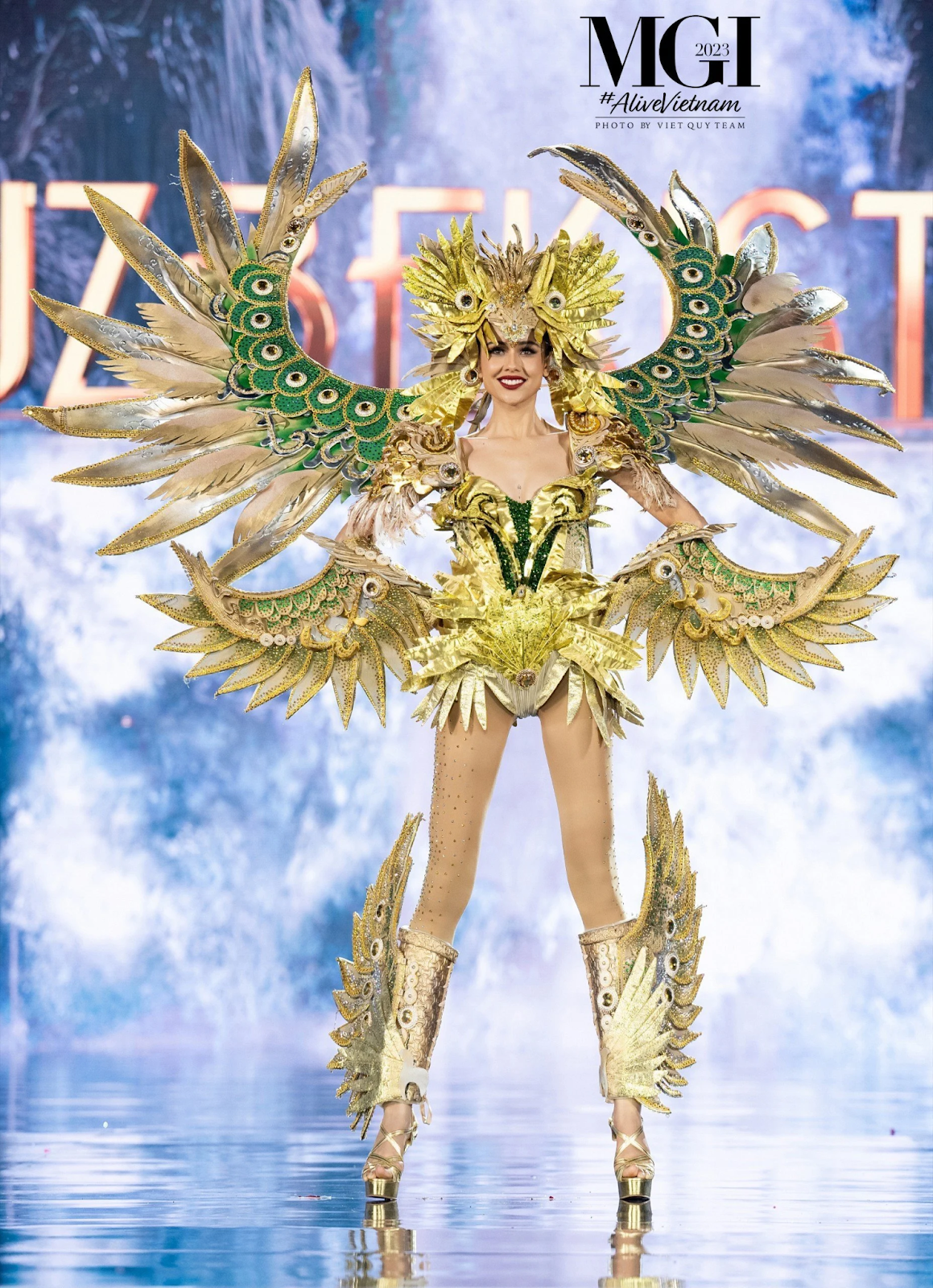 Hoàng Phương bị thương trước thềm thi National Costume, vẫn lấn át dàn đối thủ quốc tế - Hình 5