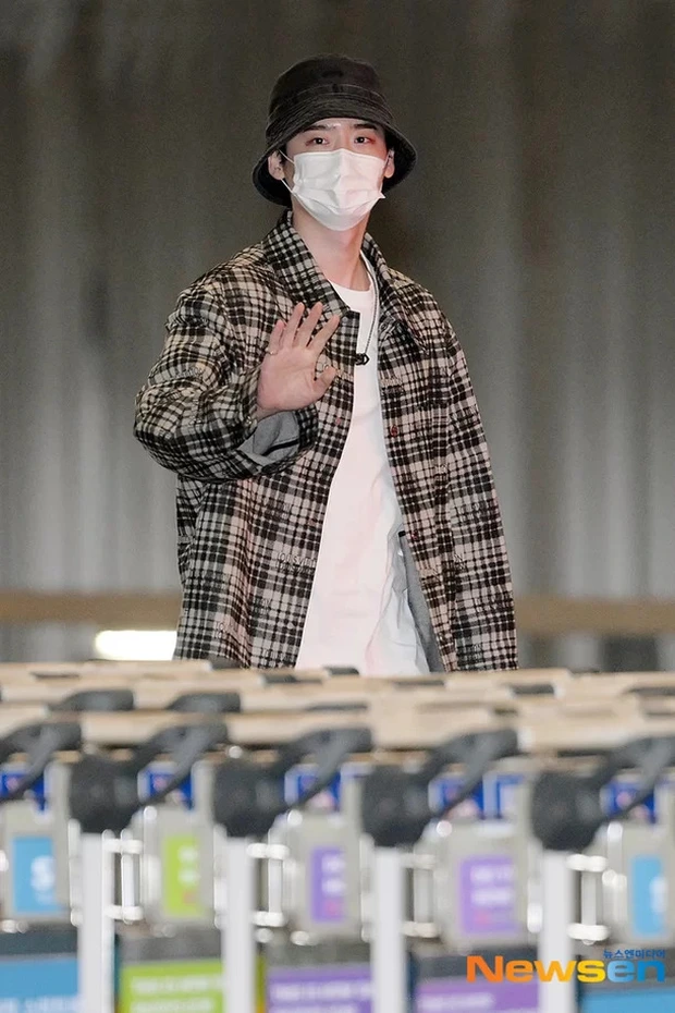 Lee Jong Suk vừa đến Việt Nam đã làm fan đổ gục, 1 hành động ghi điểm tuyệt đối - Hình 4
