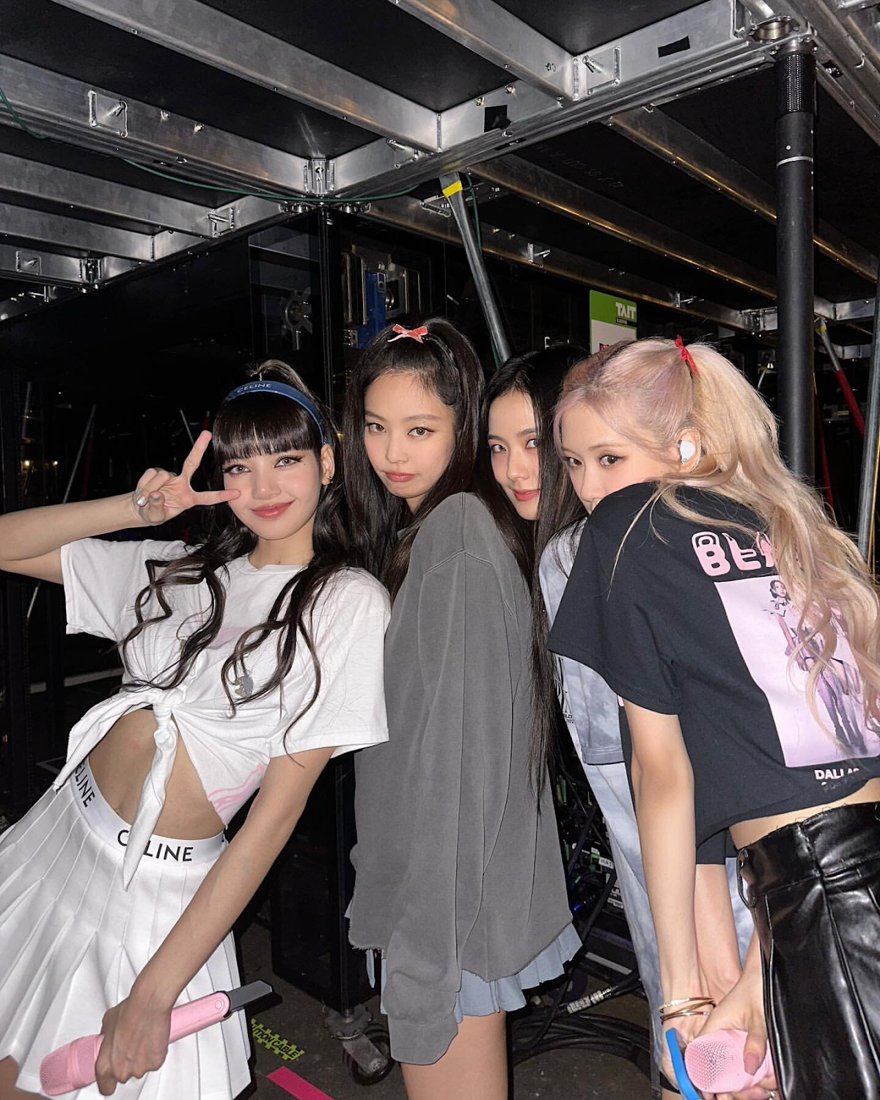 Lisa sẽ là nhân tố quyết định việc tái ký của BLACKPINK và YG giữa nhiều lời mời gọi hấp dẫn - Hình 1