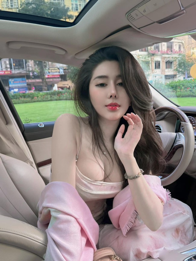Hot girl số 1 Sài thành xinh đẹp hút mắt ở t.uổi 22 - Hình 18