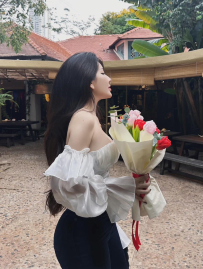 Hot girl số 1 Sài thành xinh đẹp hút mắt ở t.uổi 22 - Hình 11