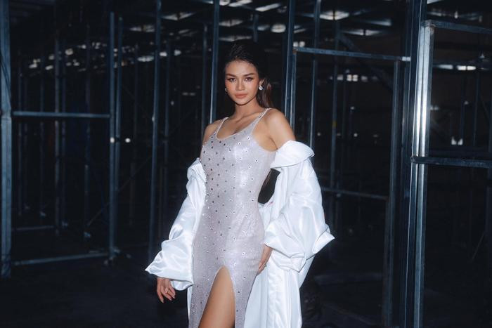 Vũ Hiền Hellen: Tài năng bị VN Idol bỏ rơi, quá khứ cơ cực, bán quần áo trang trải cuộc sống - Hình 7