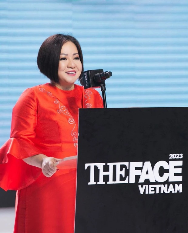Hương Giang giáp mặt NSX The Face Vietnam tại hôn lễ Thanh Hằng, ngập mùi drama trong 1 khung ảnh - Hình 4