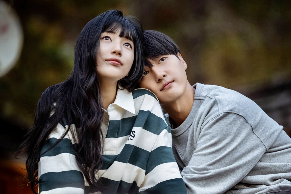 Suzy vừa tái xuất với Doona đã khiến fan nghẹt thở với hàng loạt cảnh phòng the cực nóng - Hình 3