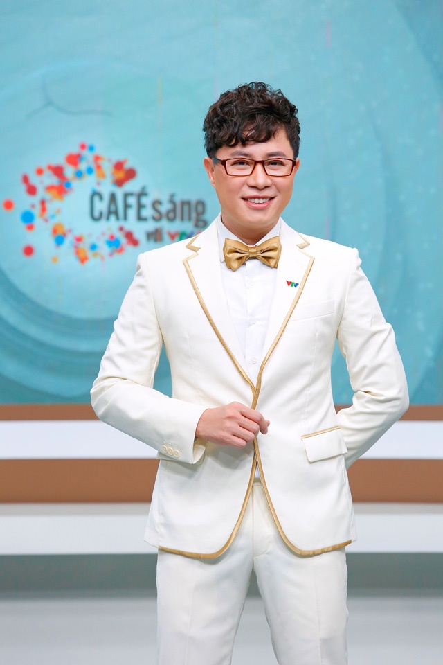MC Trịnh Lê Anh: Nam MC VTV kiêm giảng viên Đại học Quốc gia và chuyện tình 10 năm với học trò cũ - Hình 4