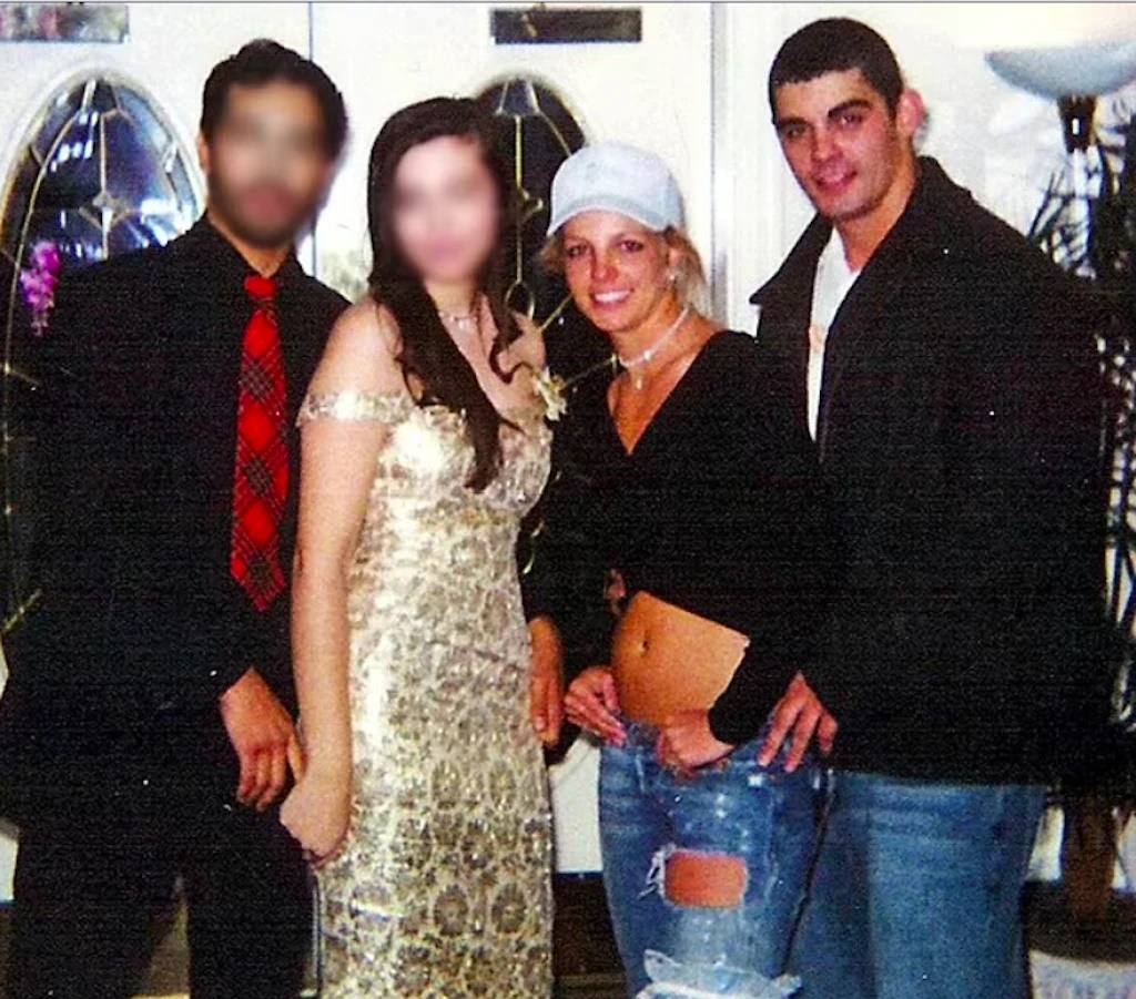 Britney Spears và sự thật bất ngờ về cuộc hôn nhân vỏn vẹn 55 tiếng, đặc sắc hơn cả phim truyền hình - Hình 2