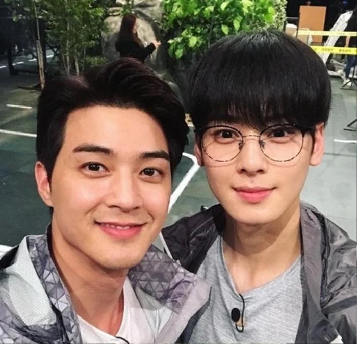 Kim Ji Hoon: Nam thần Hàn Quốc bật sáng sau 18 năm debut, 6 năm không giặt quần để giữ phom - Hình 2