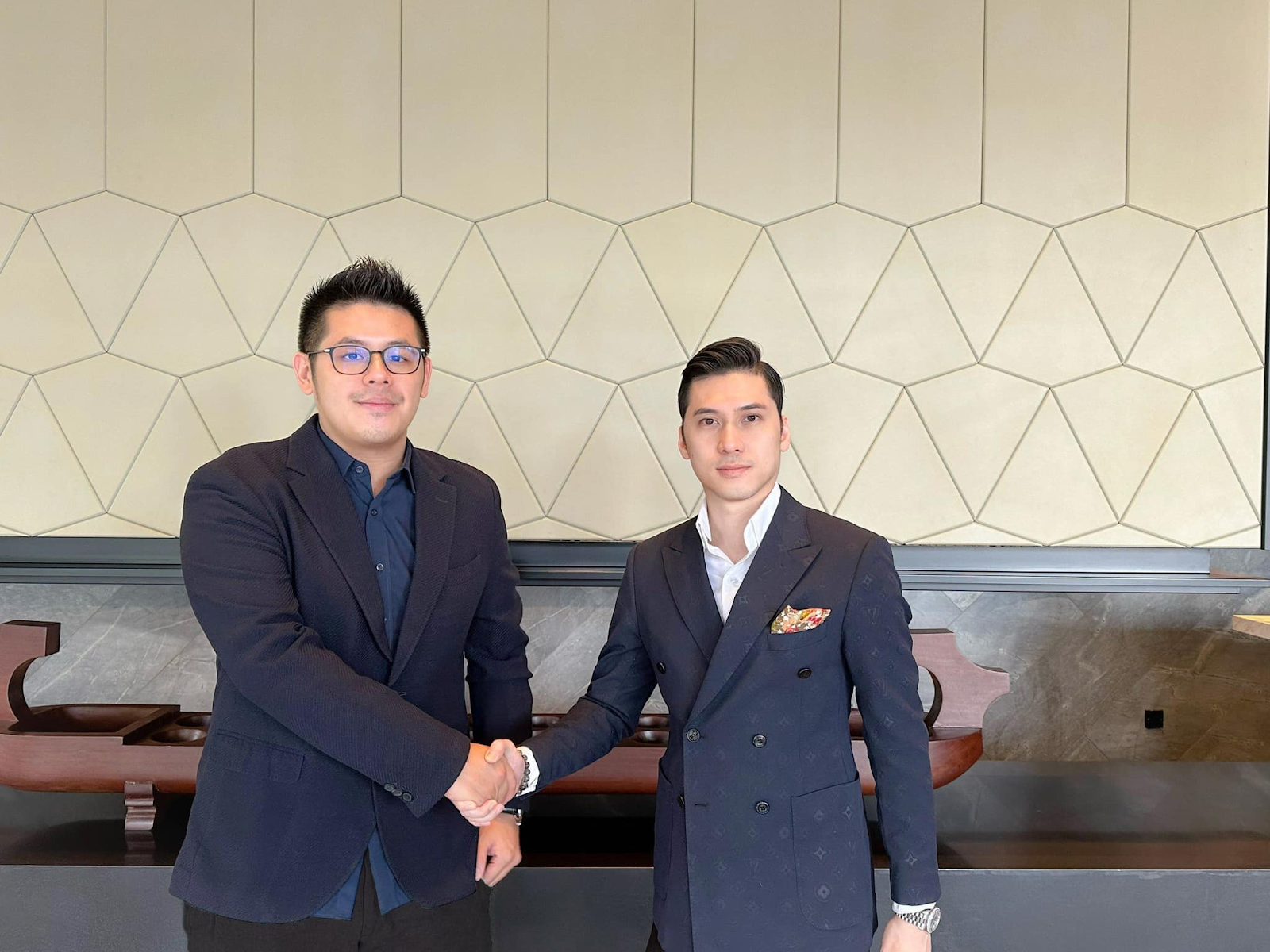 Tim Dương - Người đàn ông được săn lùng nhất MXH: Profile khủng, thân thiết với HH Lê Hoàng Phương - Hình 3