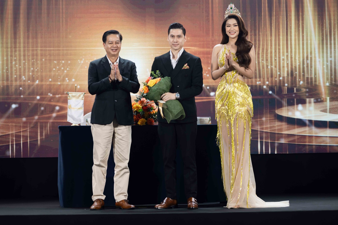 Tim Dương - Người đàn ông được săn lùng nhất MXH: Profile khủng, thân thiết với HH Lê Hoàng Phương - Hình 6