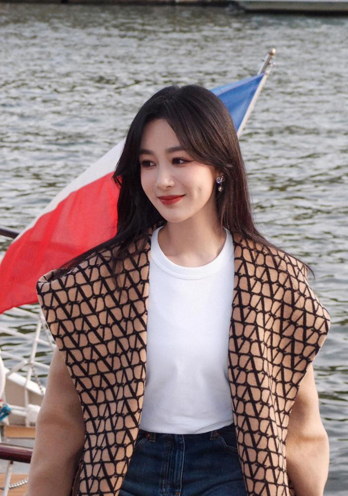 Dương Tử chính thức công khai hẹn hò cùng mỹ nam Cbiz, không phải Đặng Vi! - Hình 3