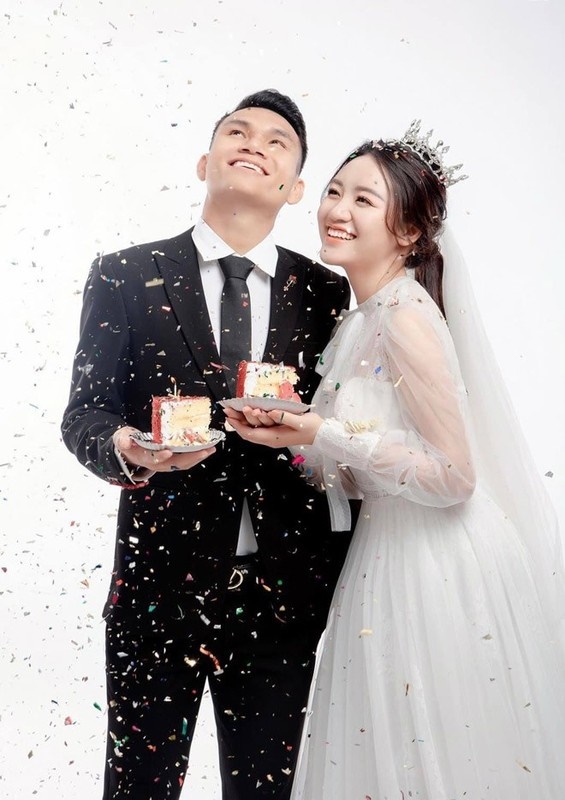 Hotgirl Nghệ An bị chê cưới chồng cầu thủ nghèo nhất Việt Nam, giờ ở nhà sang, tậu xế hộp tiền tỷ - Hình 3