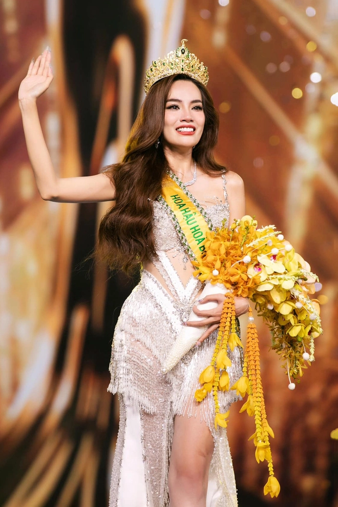 Lê Hoàng Phương có đủ sức nuốt mic bằng tiếng Anh, nhan sắc gây sốc qua loạt ảnh cam thường? - Hình 7