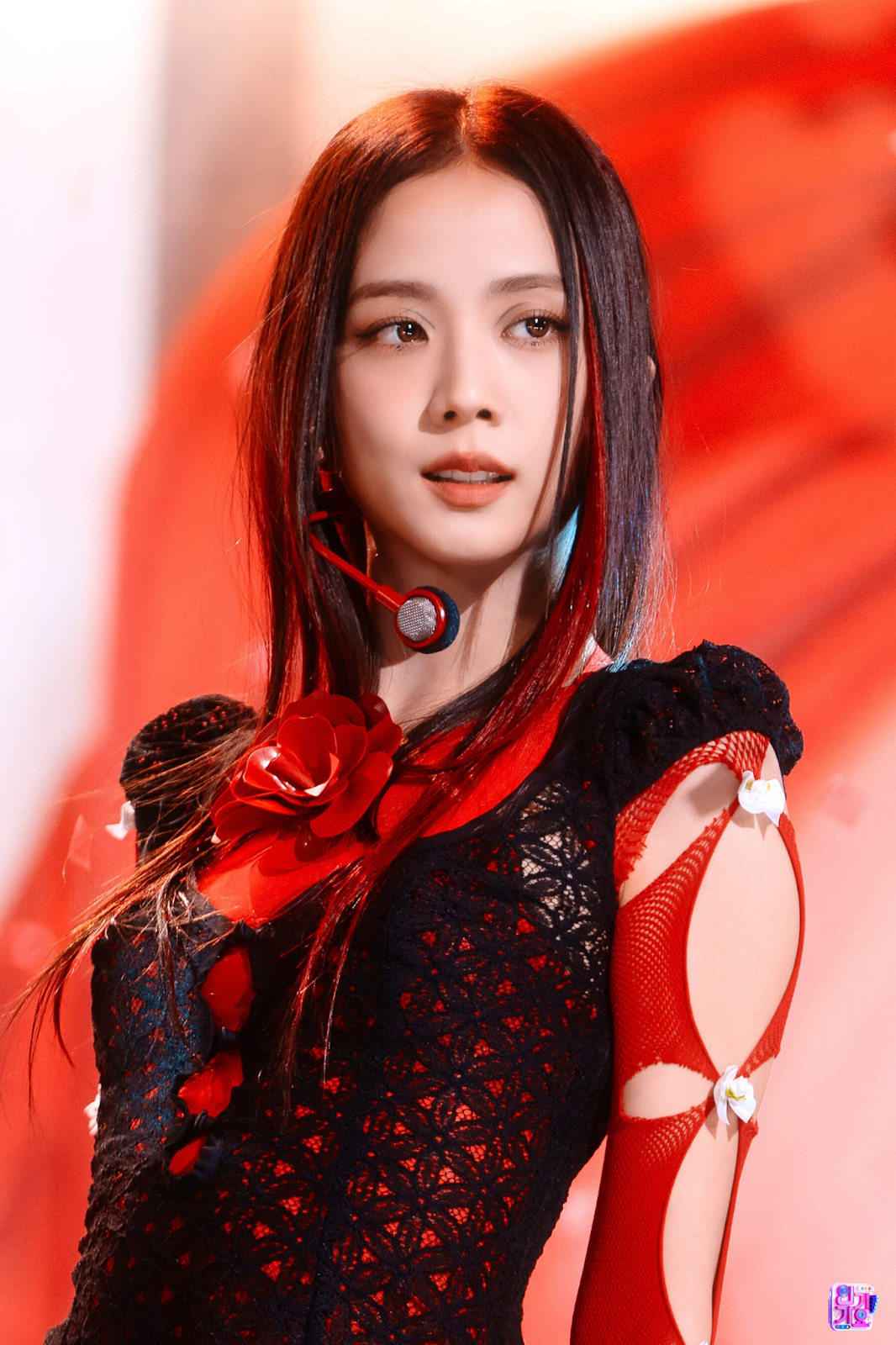 Lisa lộ nghi vấn cạch mặt Rosé hậu show diễn ở Pháp, chị cả BLACKPINK âm thầm lập kỷ lục mới - Hình 7