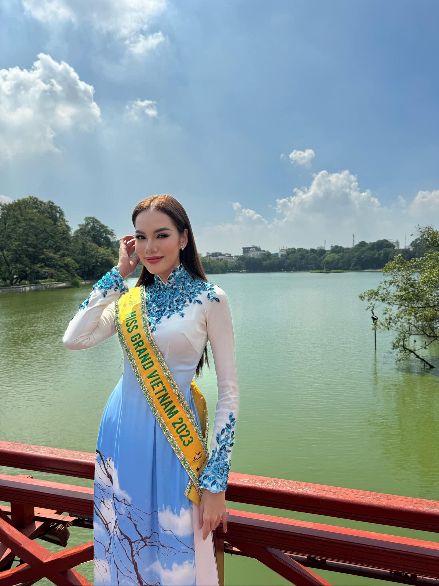 Lê Hoàng Phương lộ khoảnh khắc tâm linh gây bão, đứng ở chùa chắp tay khấn khiến fan quốc tế rần rần - Hình 4