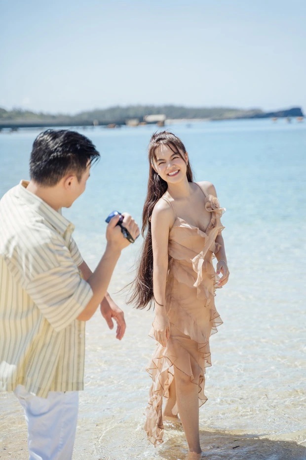 Phạm Quỳnh Anh công khai ảnh full không che bạn trai lâu năm, sánh đôi hẹn hò chốn đông người - Hình 6