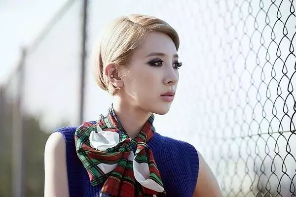 Seo In Young: Chị đại vướng tin đồn dạy dỗ IU, xấu hổ vì đọc báo mới biết chồng đệ đơn ly hôn - Hình 1