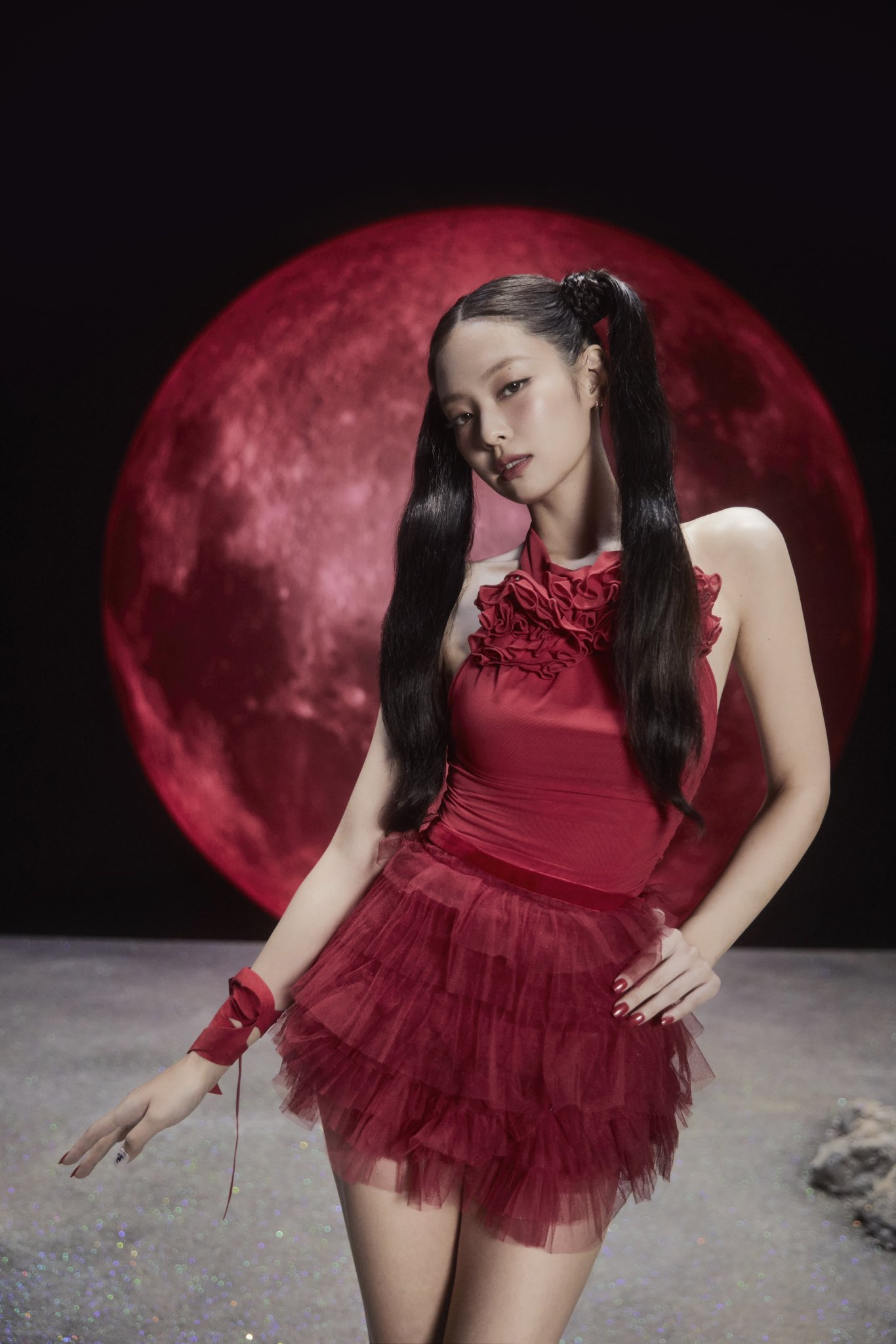 Jennie thoát kiếp bị ghét nhất BLACKPINK, nhường vị trí lại cho Lisa để đi lấy lòng người hâm mộ - Hình 9