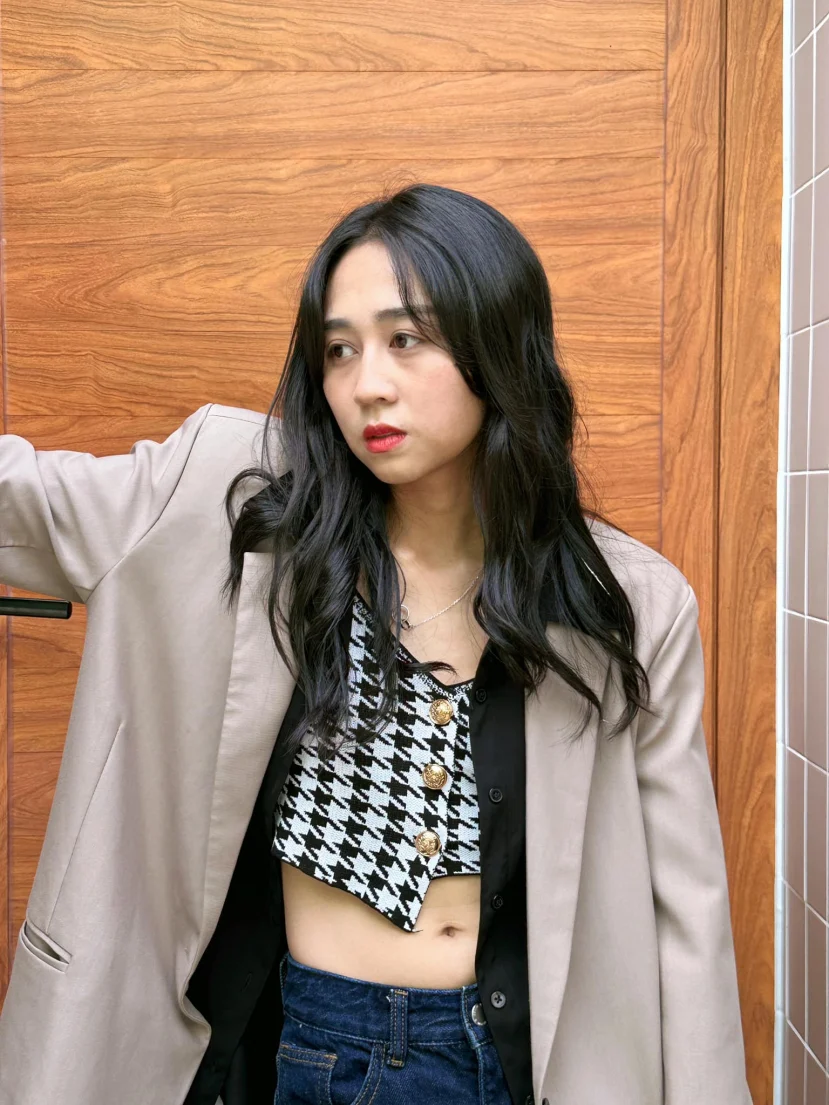 TikToker Haha - richkid giả dạng nhân viên tậu xe hơi tiền tỷ, 30 tuổi đã làm giảng viên Đại học - Hình 3