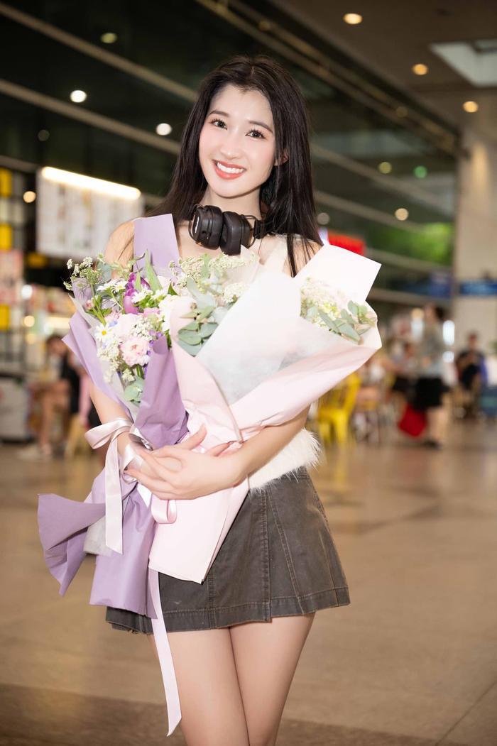 Anh trai hot boy 5 lần 7 lượt giật spotlight của Phương Nhi, fan nữ thi nhau ứng tuyển - Hình 1
