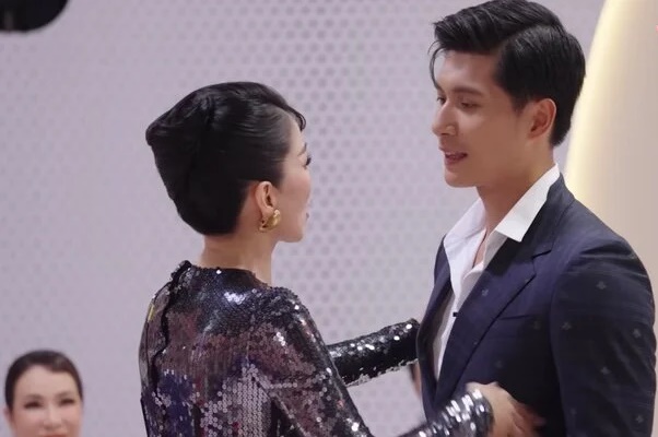 Lâm Bảo Châu cuối cùng đã được giải oan, ánh mắt si mê ngắm nhìn Lệ Quyên hát làm ai nấy ghen tị - Hình 1