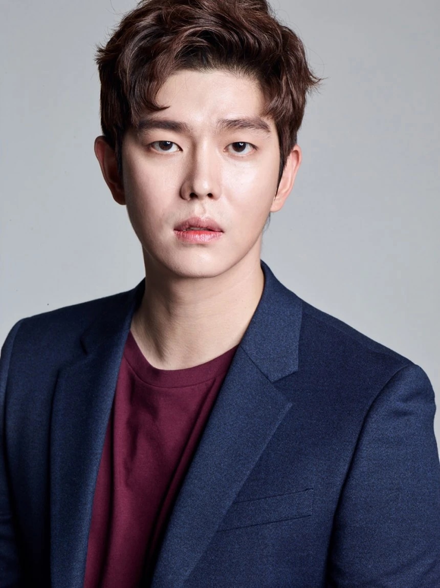 Yoon Kyun Sang: Nam thứ cao 1m91 của Doctors từng trượt đại học, lột xác ngoạn mục sau giảm cân - Hình 2