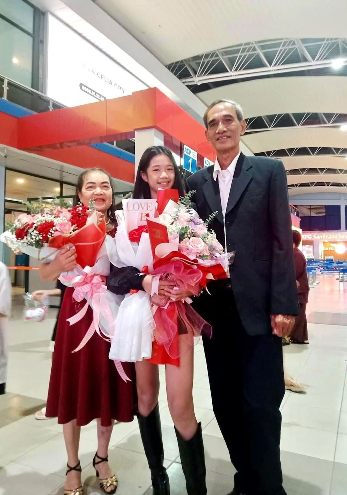 Bé gái Quảng Bình Lê Vi: 11 tuổi đã cao 1m67, ẵm cúp vàng người mẫu nhí khu vực Châu Á - Hình 4