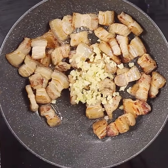 Cách làm thịt ba chỉ rang muối đậm đà, đưa cơm ngày thu se lạnh - Hình 4