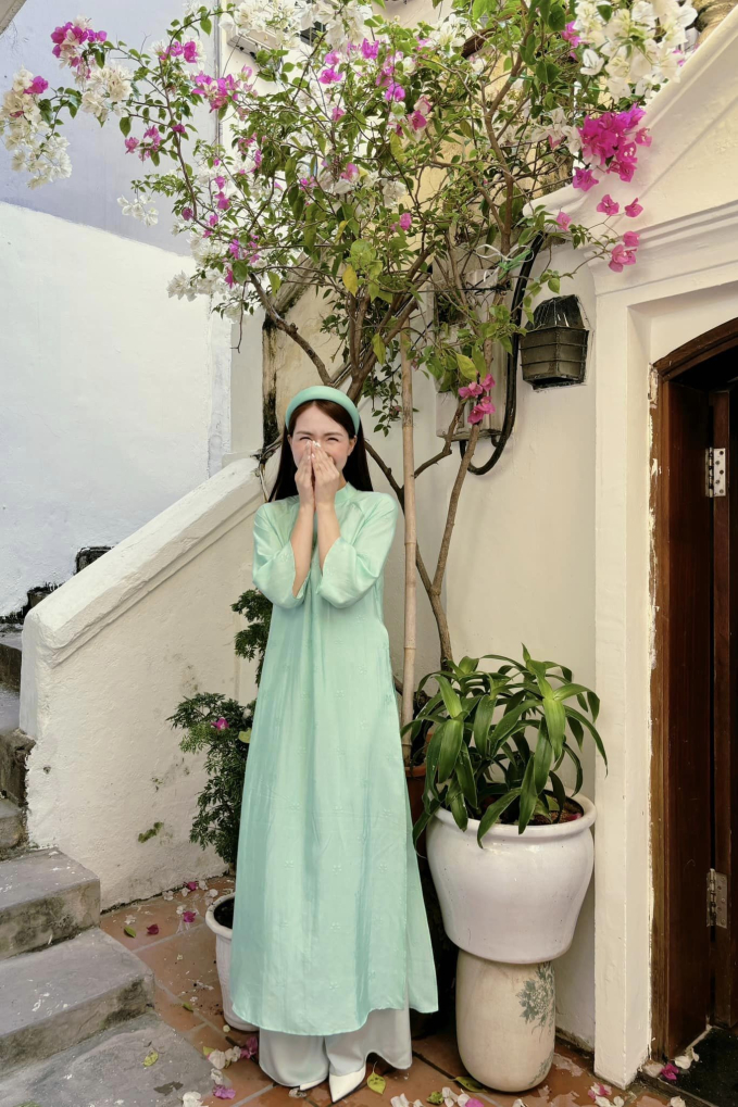 Cam thường soi nhan sắc Hoà Minzy dự đám hỏi Văn Hậu, so với ảnh sống ảo liệu có khác? - Hình 9
