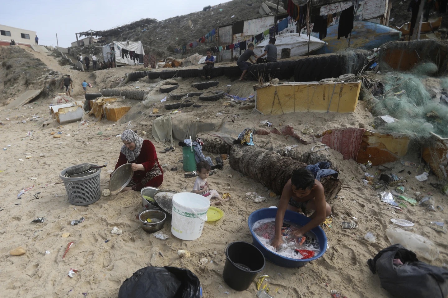Cuộc sống đói khát, tuyệt vọng của người dân Dải Gaza tại nơi trú ẩn - Hình 1