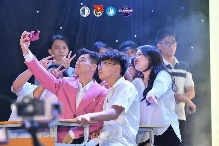 Đắm chìm vào bữa tiệc âm nhạc sôi động chào tân Flexing My Way - Hình 5
