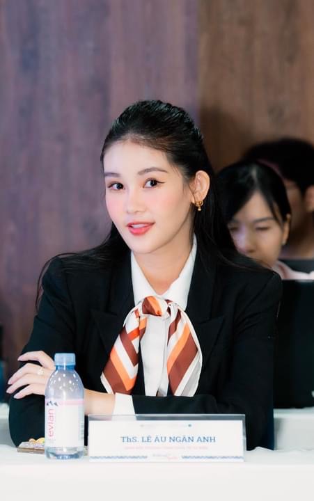 Hoa hậu Vbiz ngừng công việc giảng dạy khi mang bầu tuần 36, tiết lộ tình trạng hiện tại của con - Hình 2