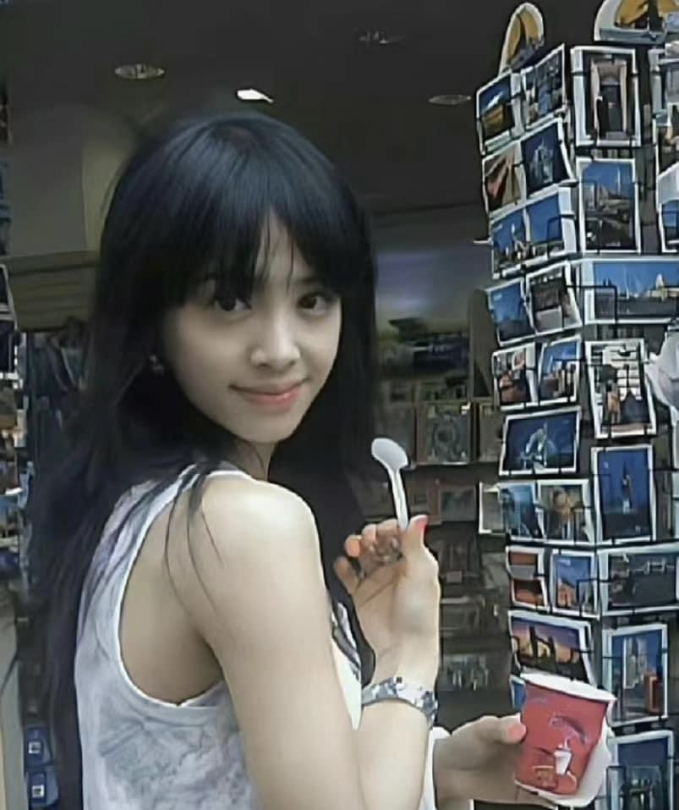 Loạt ảnh mỹ nhân Cbiz thời mới ra mắt bỗng hot trở lại, nhan sắc có còn lung linh? - Hình 8