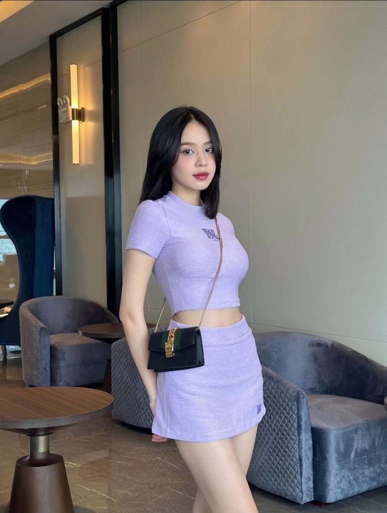 Nữ sinh xứ Quảng diện đầm xẻ cao tận xương chậu, đôi chân lăm le vượt mặt Đỗ Thị Hà - Hình 7