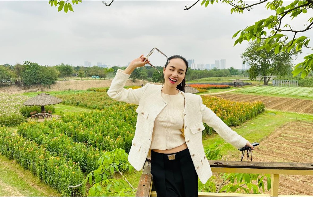 Sau sinh, Đinh Ngọc Diệp trông trẻ trung nhờ diện váy áo nhiều màu sắc - Hình 9