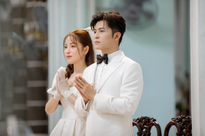 Trọn vẹn lễ hôn phối của Puka và Gin Tuấn Kiệt: Cặp đôi lộng lẫy giữa thánh đường, 1 sao Việt bật khóc sau 4 lần dự cưới - Hình 5