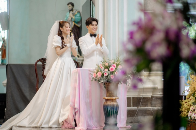 Trọn vẹn lễ hôn phối của Puka và Gin Tuấn Kiệt: Cặp đôi lộng lẫy giữa thánh đường, 1 sao Việt bật khóc sau 4 lần dự cưới - Hình 3