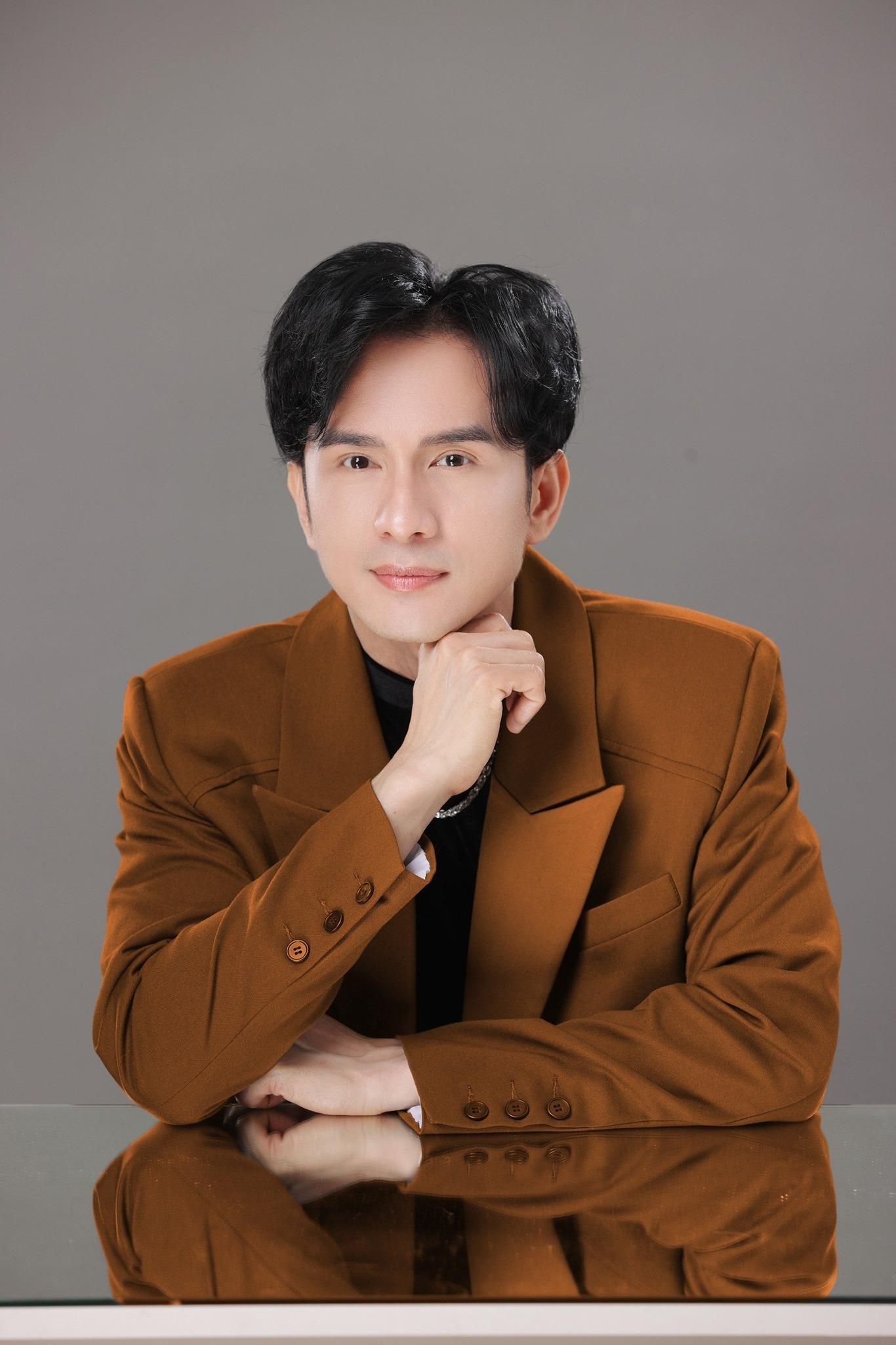 Đan Trường gặp biến căng, tai nạn bất ngờ làm móp đầu xe trên đất Mỹ, hoảng loạn cầu cứu cảnh sát - Hình 1