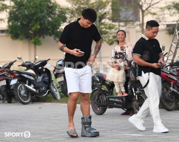 Đoàn Văn Hậu - Doãn Hải My vừa cưới đã vội đi chữa bệnh, gạt bỏ tuần trăng mật vì điều này - Hình 5