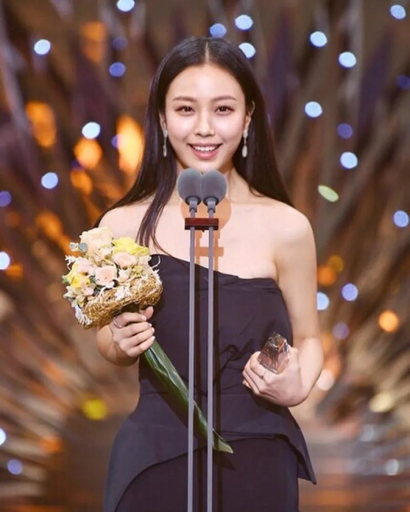 Go Min Si: Từ cô gái làm tổ chức đám cưới đến mỹ nhân được mệnh danh con gái của Netflix Hàn Quốc - Hình 5