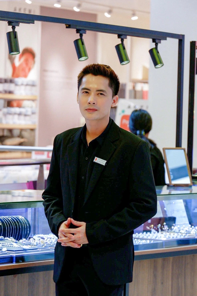 Minh Sang: Giấu gia đình vào showbiz, từng bị nam giới ngã giá đi chơi giá 2000 đô - Hình 8
