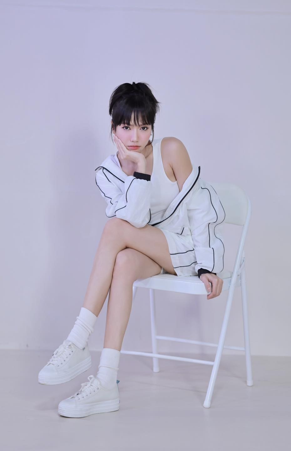 Diệu Nhi ở nhà đăng ảnh bĩu môi giữa lúc showbiz rần rần chúc mừng đám cưới Puka ở Đồng Tháp - Hình 6