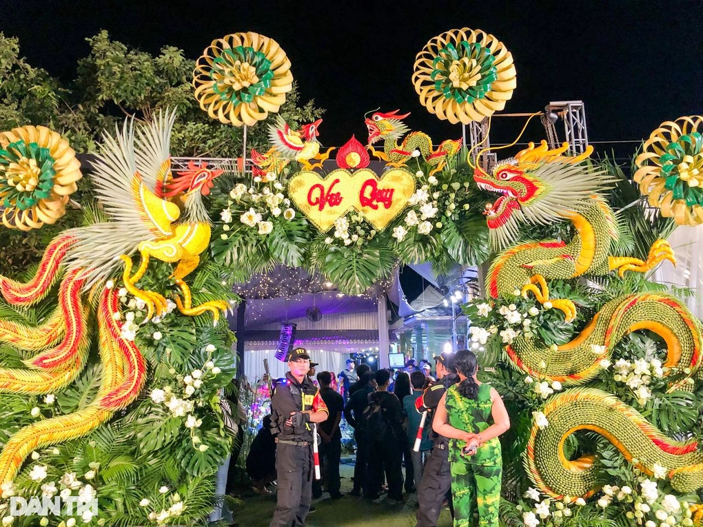 Nam Thư, Chị Cano phi xe máy lao thẳng vào rạp cưới Puka - Gin Tuấn Kiệt, quậy tưng bừng ai cũng sốc - Hình 1