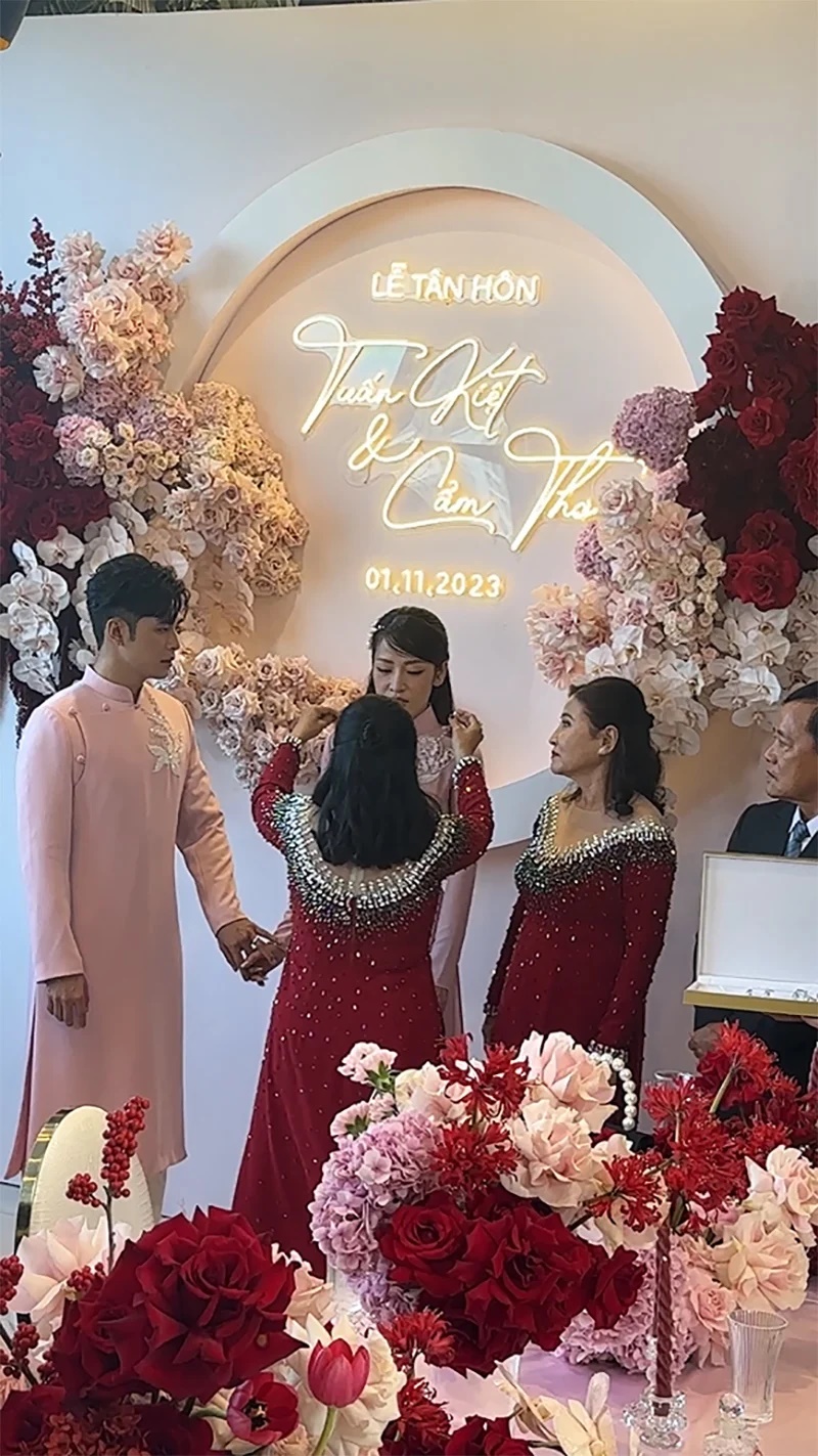 Puka - Gin Tuấn Kiệt giàu khủng cỡ nào mà đám cưới tổ chức 5 buổi lễ ở 3 nơi, chụp 6 bộ ảnh cưới? - Hình 8