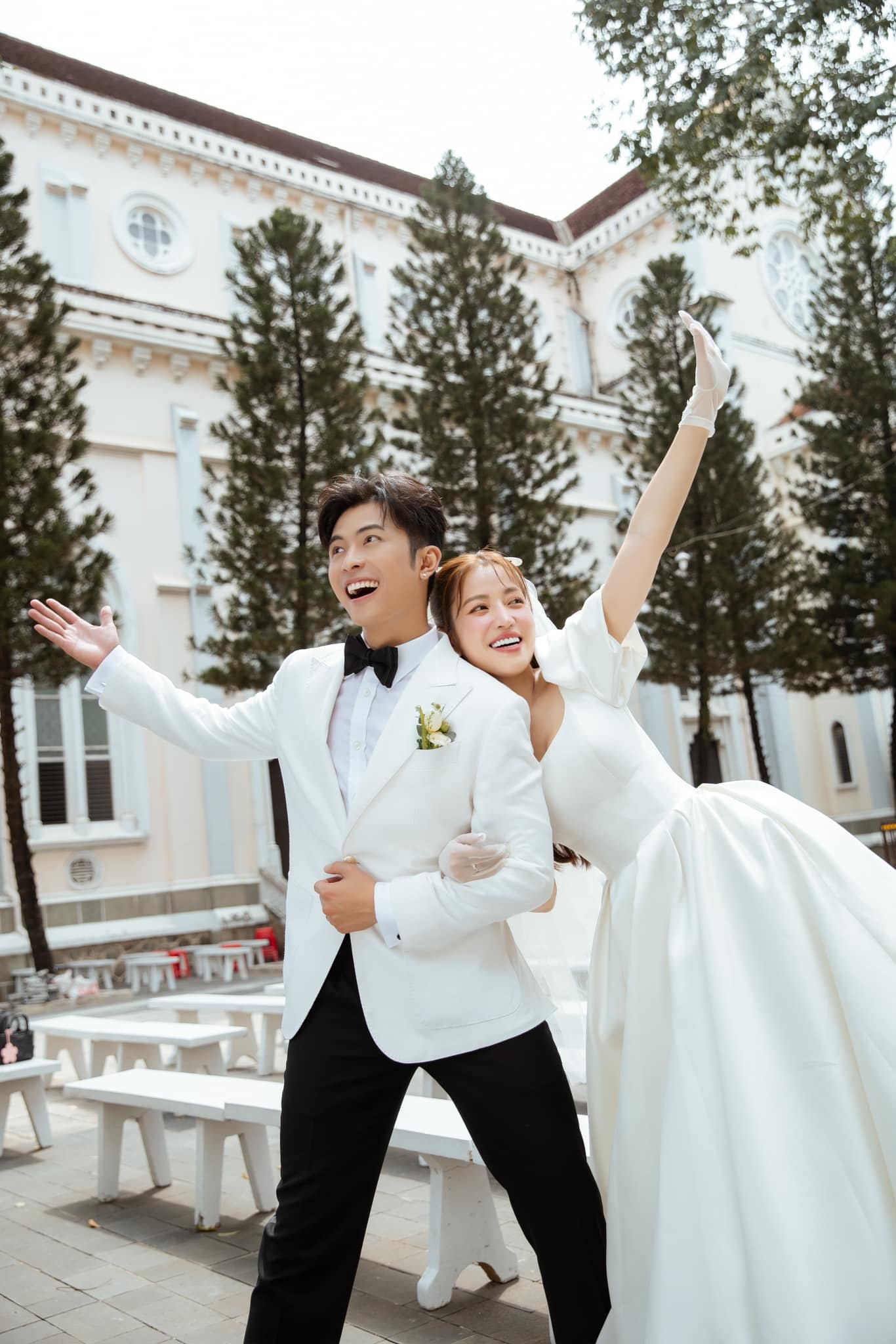 Puka - Gin Tuấn Kiệt giàu khủng cỡ nào mà đám cưới tổ chức 5 buổi lễ ở 3 nơi, chụp 6 bộ ảnh cưới? - Hình 3