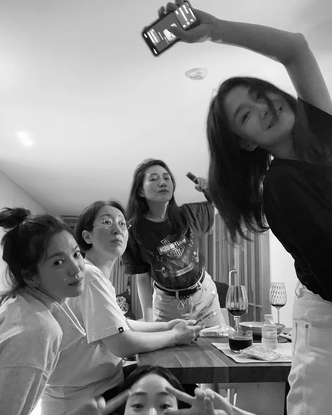 Song Hye Kyo kém sắc trong tiệc sinh nhật bạn thân, bị đàn em ngang nhiên vượt mặt tận 2 lần - Hình 2