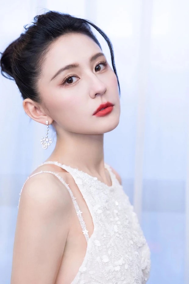 Nhiệt Y Trát: Mỹ nhân Tân Cương từng trầm cảm vì bị bạn trai lợi dụng, áp lực khi làm mẹ đơn thân - Hình 1