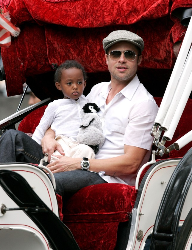 Zahara - Con gái nuôi Angelina Jolie bỏ họ của Brad Pitt, xóa sổ ba nuôi ra khỏi cuộc đời? - Hình 3