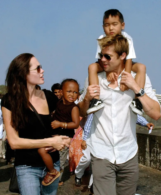 Zahara - Con gái nuôi Angelina Jolie bỏ họ của Brad Pitt, xóa sổ ba nuôi ra khỏi cuộc đời? - Hình 5